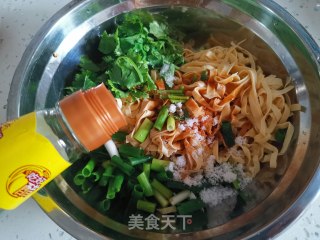 炝拌干豆腐丝的做法步骤：8