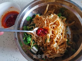 炝拌干豆腐丝的做法步骤：9
