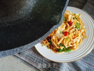 炝拌干豆腐丝的做法步骤：10