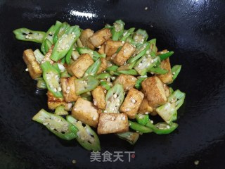 秋葵炒豆腐的做法步骤：9