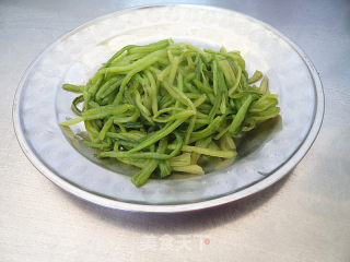 菠菜茎炒豆芽菜的做法步骤：4