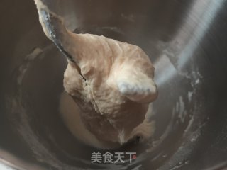 豆沙卷面包的做法步骤：2