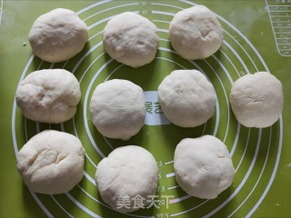 豆沙卷面包的做法步骤：9