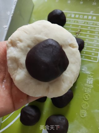 豆沙卷面包的做法步骤：11