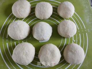 豆沙卷面包的做法步骤：14
