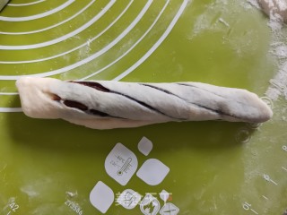 豆沙卷面包的做法步骤：17