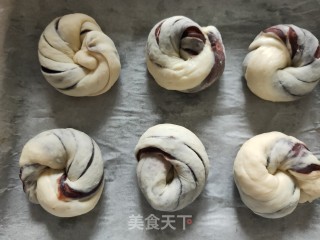 豆沙卷面包的做法步骤：18