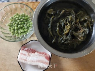 五花肉炒雪里蕻的做法步骤：1