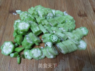 秋葵豆腐汤的做法步骤：2