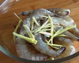 蒜蓉虾的做法步骤：1