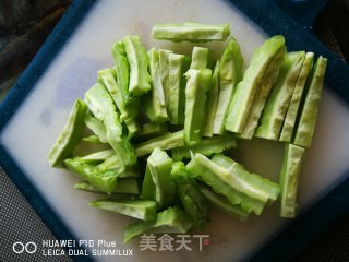 橙汁苦瓜条的做法步骤：2