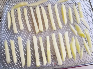 炸薯条的做法步骤：6
