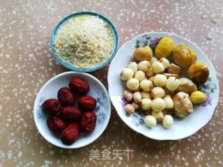 莲子板栗红枣粥的做法步骤：1