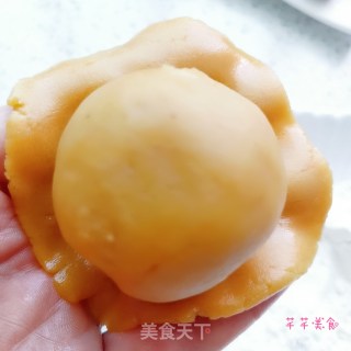 广式莲蓉蛋黄月饼的做法步骤：15