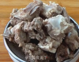 玉米烧排骨的做法步骤：1