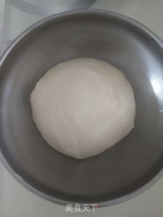 沙拉酱肉松面包的做法步骤：1