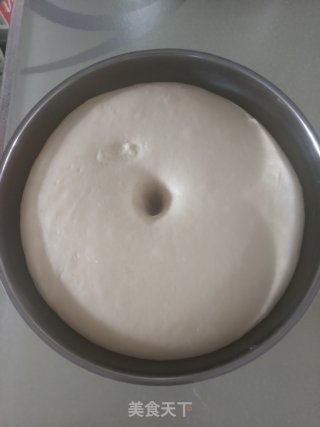 沙拉酱肉松面包的做法步骤：2