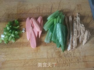 清炒泡面的做法步骤：3