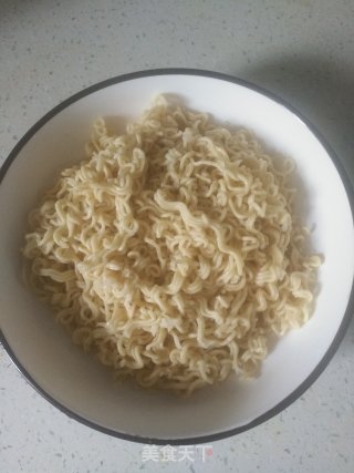 清炒泡面的做法步骤：4