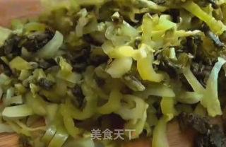 开胃酸菜的做法步骤：1
