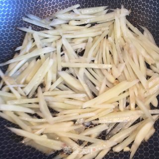 肉丝炒仔姜的做法步骤：2