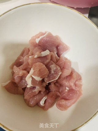剁椒炒瘦肉的做法步骤：1