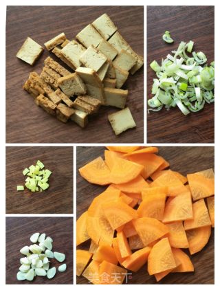 双花炒素鸡豆腐的做法步骤：3