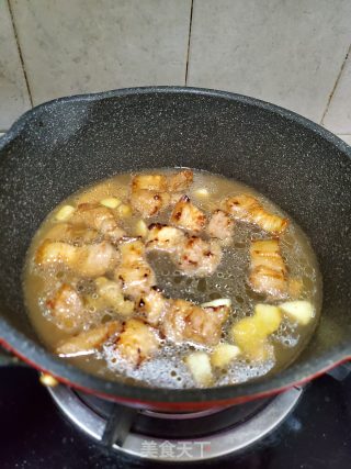 五花肉烧腐竹的做法步骤：4
