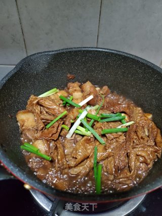 五花肉烧腐竹的做法步骤：8