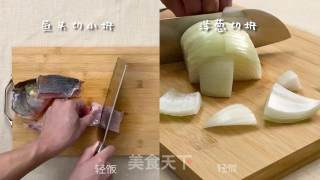 啤酒焖鱼头丨鲜嫩入味，好吃又营养的做法步骤：2