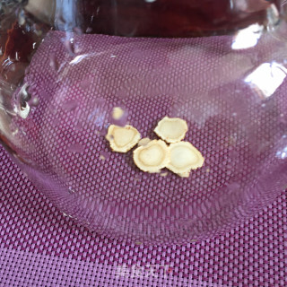 西洋参红花茶的做法步骤：3