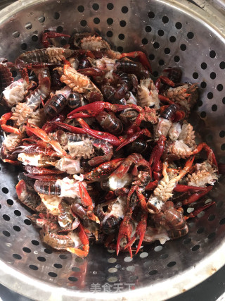 蒜香龙虾的做法步骤：1