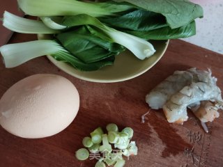 油菜鲜虾面的做法步骤：1