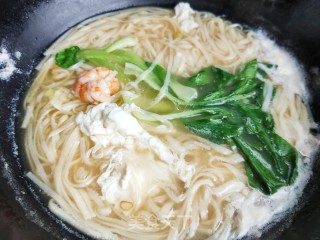 油菜鲜虾面的做法步骤：9