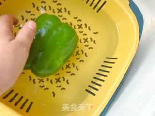 简易版青椒炒猪肝的做法步骤：1
