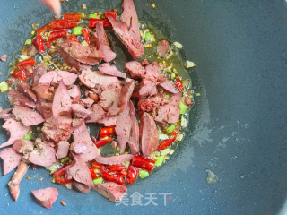 简易版青椒炒猪肝的做法步骤：5