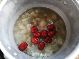 芡实银耳杂粮粥的做法步骤：2