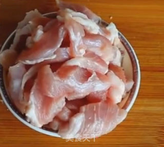 辣椒炒肉的做法步骤：2