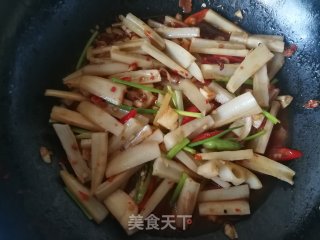 酱炒藕条的做法步骤：13