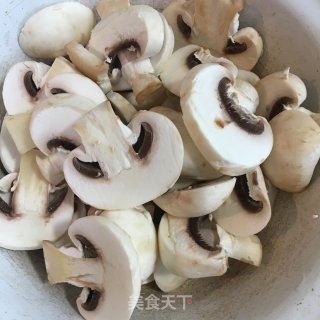 蕃茄蘑菇火腿汤的做法步骤：1