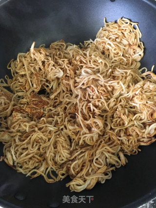 鸡丝韭菜苔豆芽炒面的做法步骤：8