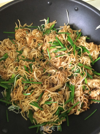 鸡丝韭菜苔豆芽炒面的做法步骤：10