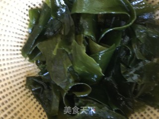 咸肉冬瓜海带汤的做法步骤：1