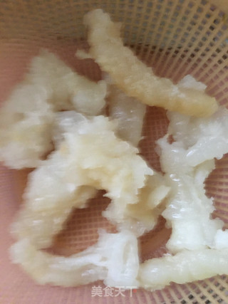 花胶咸肉炖乳鸽的做法步骤：2