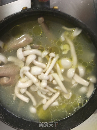 花胶咸肉炖乳鸽的做法步骤：6