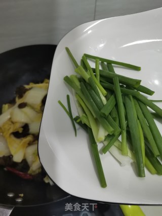 木耳烧白菜的做法步骤：9
