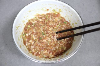 猪肉香芹胡萝卜烫面饺的做法步骤：5