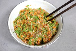 猪肉香芹胡萝卜烫面饺的做法步骤：7