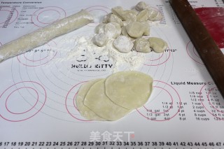 猪肉香芹胡萝卜烫面饺的做法步骤：8