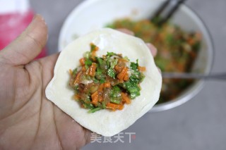 猪肉香芹胡萝卜烫面饺的做法步骤：9